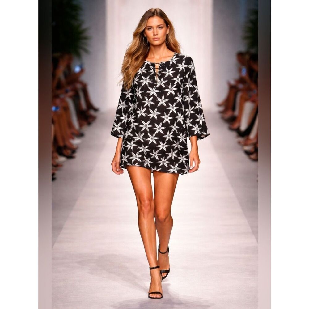 Black Floral Star-Print Tunic Top - Women's